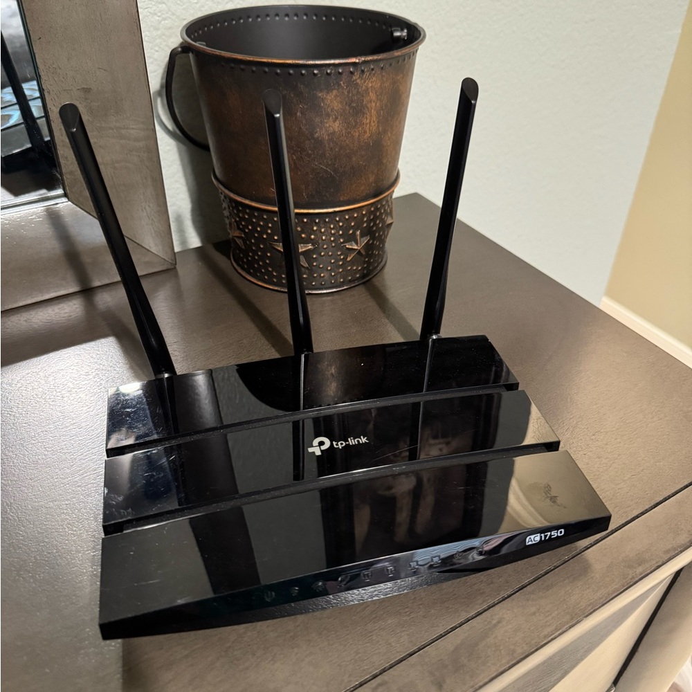 TP-Link Black Wireless Router